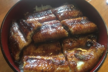 写真:脂がのって身がしっかり。鹿屋の「完全手焼きウナギ」が大人気