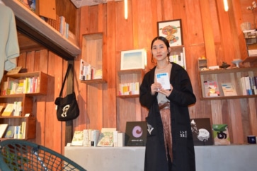 写真:高齢化が進む漁村で古本屋。元外資アパレルの女性が起業しました