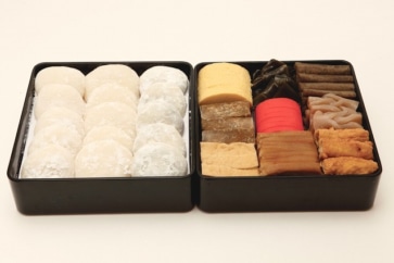 写真:「おせち文化」がない沖縄の正月料理。では、重箱はいつ使う?