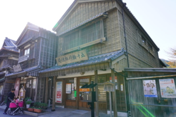 写真:郵便局やコーヒーショップも。見事に景観に溶け込む施設を探す旅