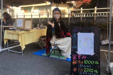 写真：「仲間と一緒ならできる！」元保育士の女性がヨガで小商いをスタート