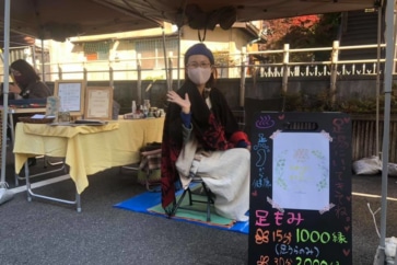 写真:「仲間と一緒ならできる!」元保育士の女性がヨガで小商いをスタート