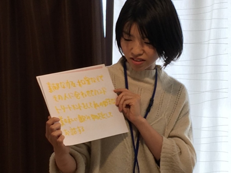 キャンプでプレゼンするふっじーさん