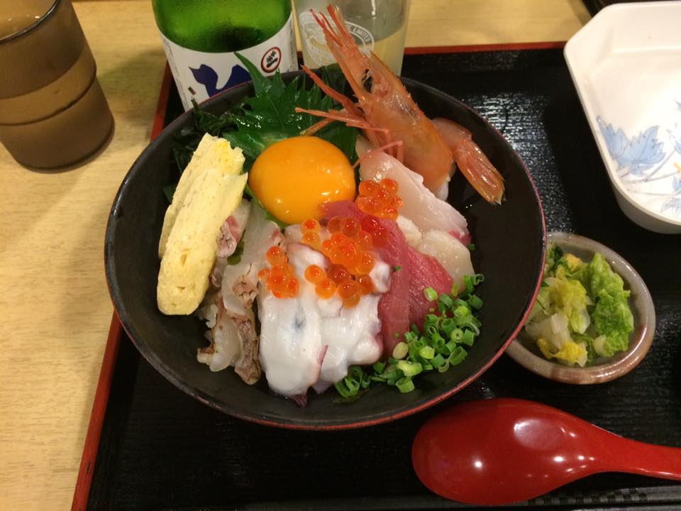 海鮮丼が絶品 瀬戸内の魚を楽しめる魚食堂の人気の秘密は カラふる ふるさとニュースマガジン