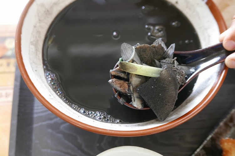 具沢山イカスミ汁