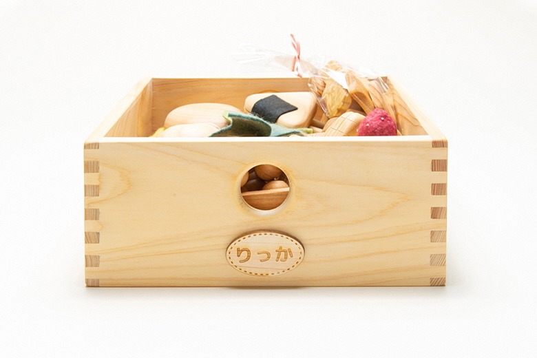 木箱には名前も