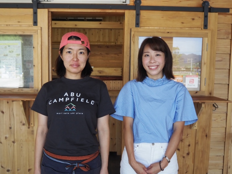 店主の宮川直子さんと取材した池田アナ