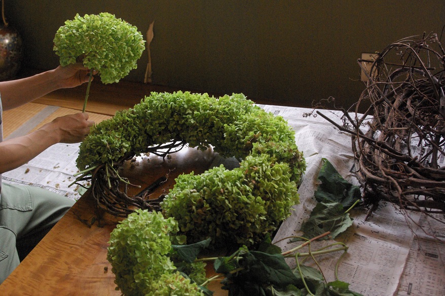 アナベルとつたでリースづくり