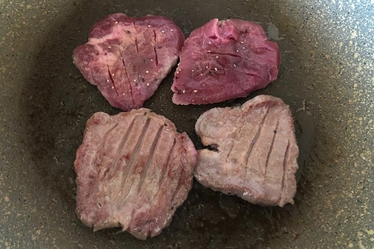 牛タン調理