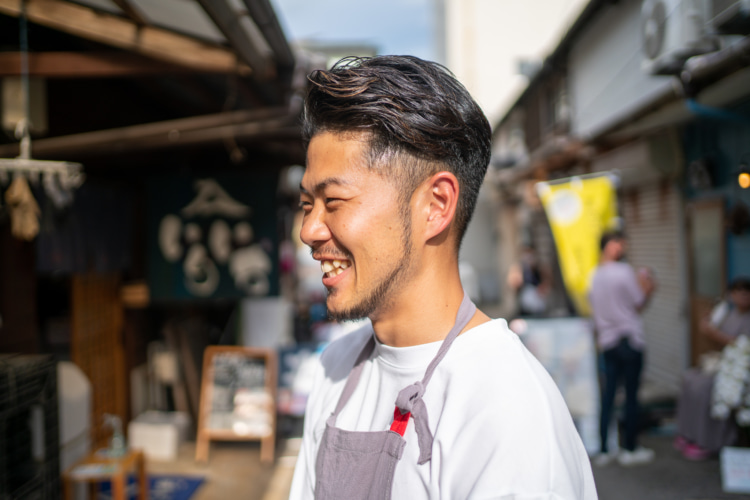 当時を明るく話す健太さん
