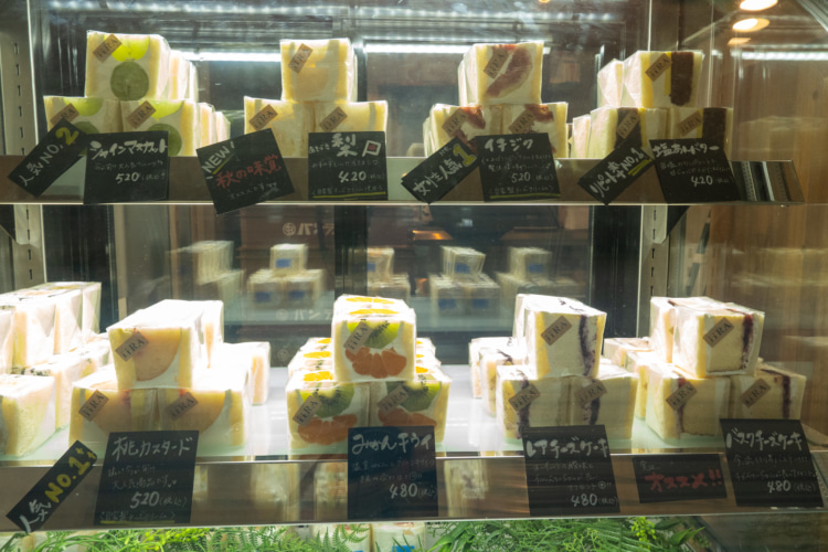 店頭に並ぶキューブサンド