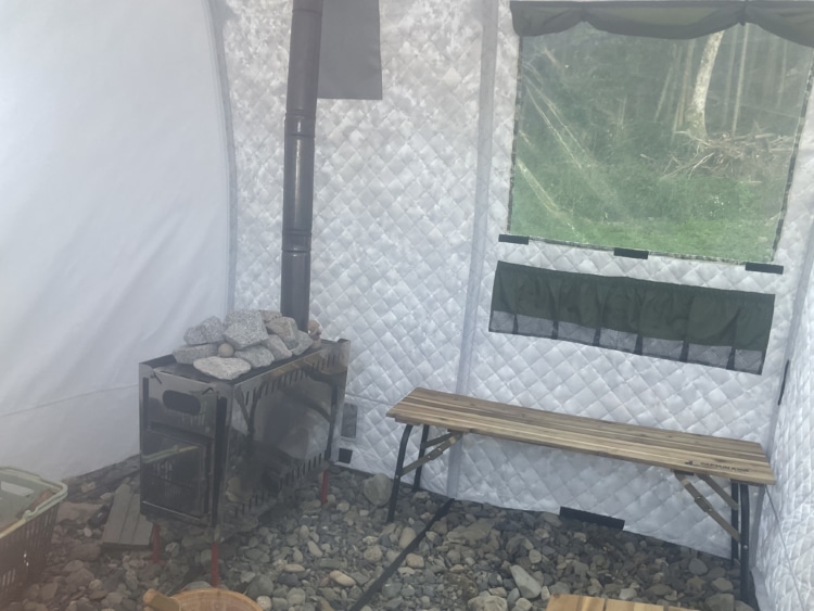 テントサウナの内部