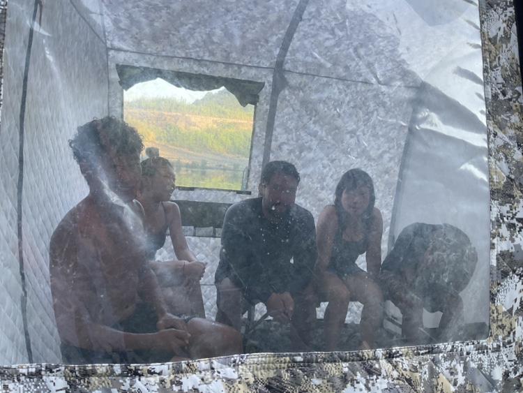 テントサウナの内部