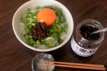 写真:卵かけご飯好きにおすすめ。最強のおとも「にんにく醤」を島根で発見