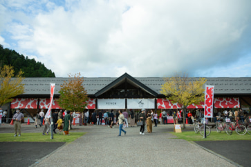写真:持続可能なものづくりイベントで 福井の伝統技術を体験