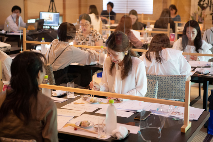 生活情報誌『ESSE』の読者インフルエンサーが返礼品を試食