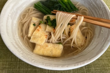 写真:ショウガを練り込んだピリ辛にゅうめんがクセになるおいしさ
