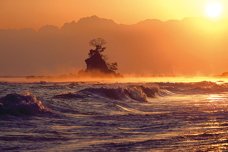 雨晴海岸の夕日