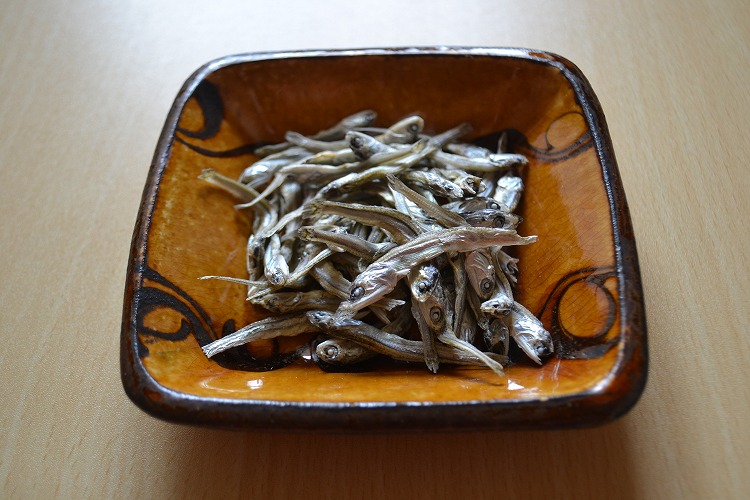 皿の小魚