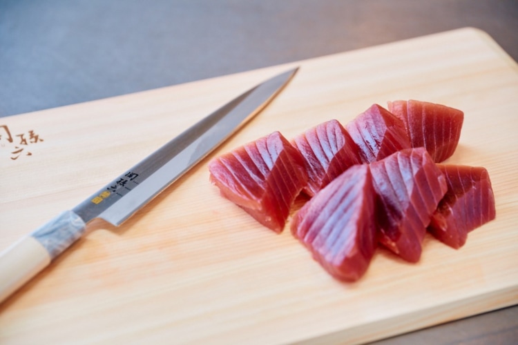 関市の包丁で切った焼津市のマグロ