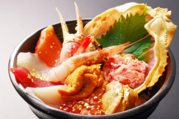 写真:パワースポットも地魚も堪能できる。福井県敦賀のまちなか散策