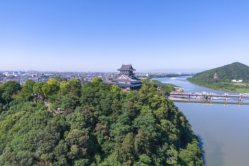写真:木曽川遊覧でゆらりと。城下町、犬山をめぐる春の旅