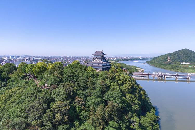 写真：木曽川遊覧でゆらりと。城下町、犬山をめぐる春の旅