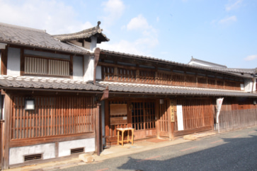 写真:「うだつ」の上がる町並みを歩く。岐阜県美濃市で江戸時代にタイムスリップ