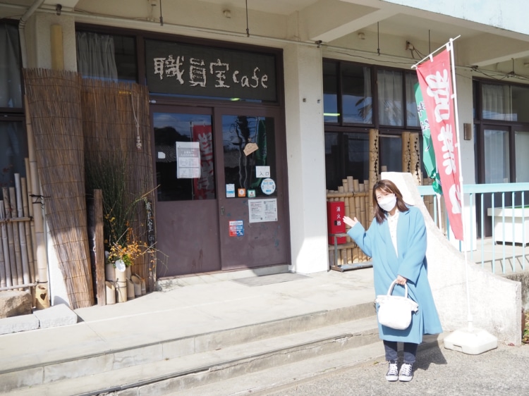 職員室カフェの前にて