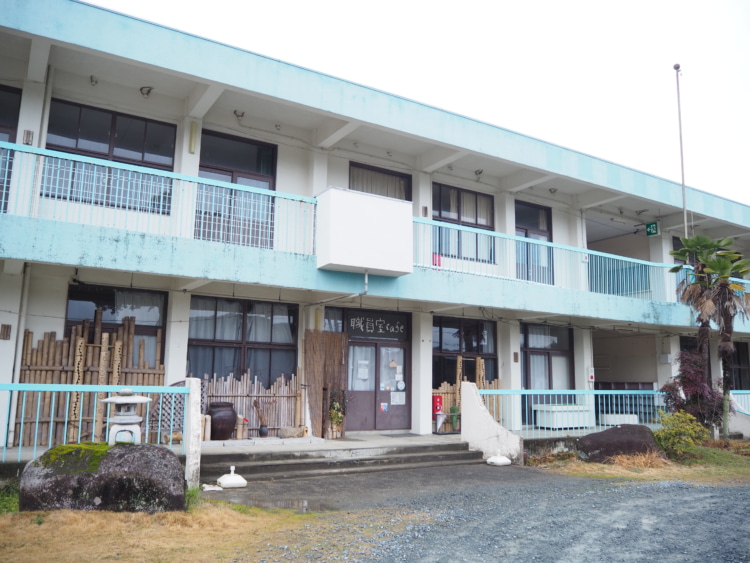 まさに「学校」の外観