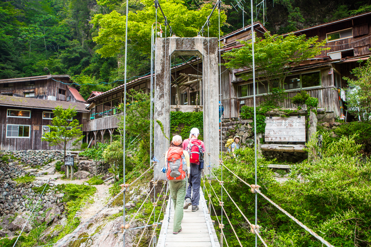 「桃の木山の家」