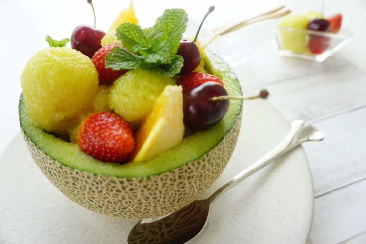 メロンを器にしたフルーツポンチ