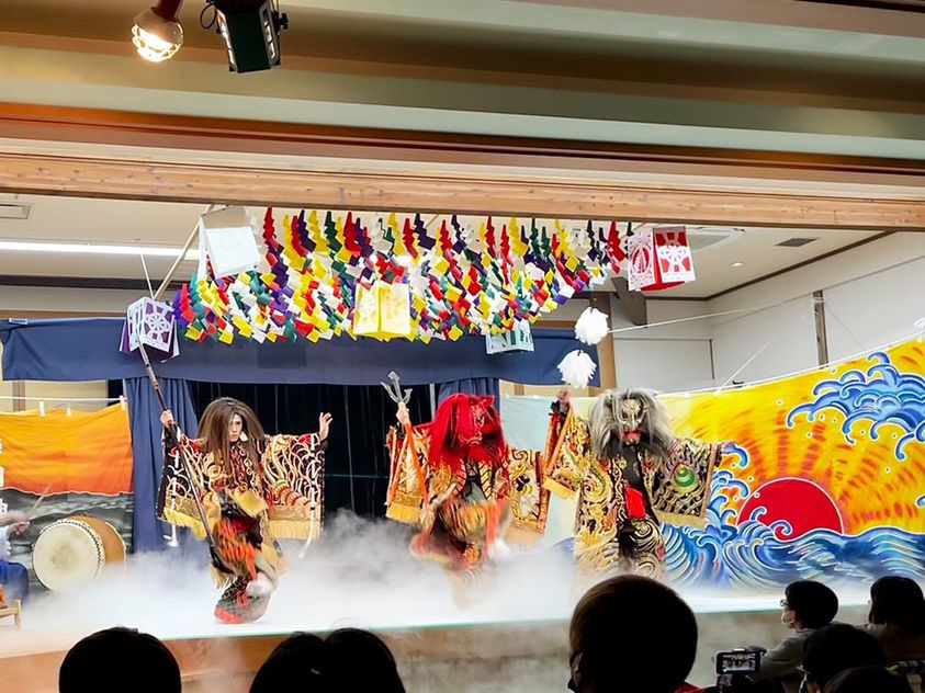 衣装も豪華で見応えがあります