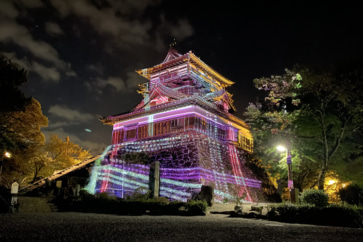 写真:北陸唯一の現存天守「丸岡城」でプロジェクションマッピングを開催中