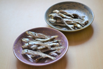 写真:ビーフジャーキーみたいなイリコも。香川県アンテナショップの腰痛対策グルメ