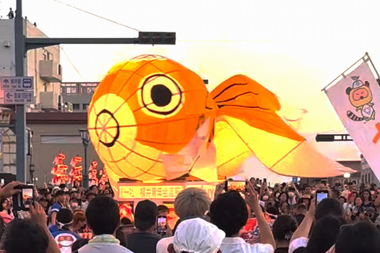 金魚ねぶた爆走総まわし