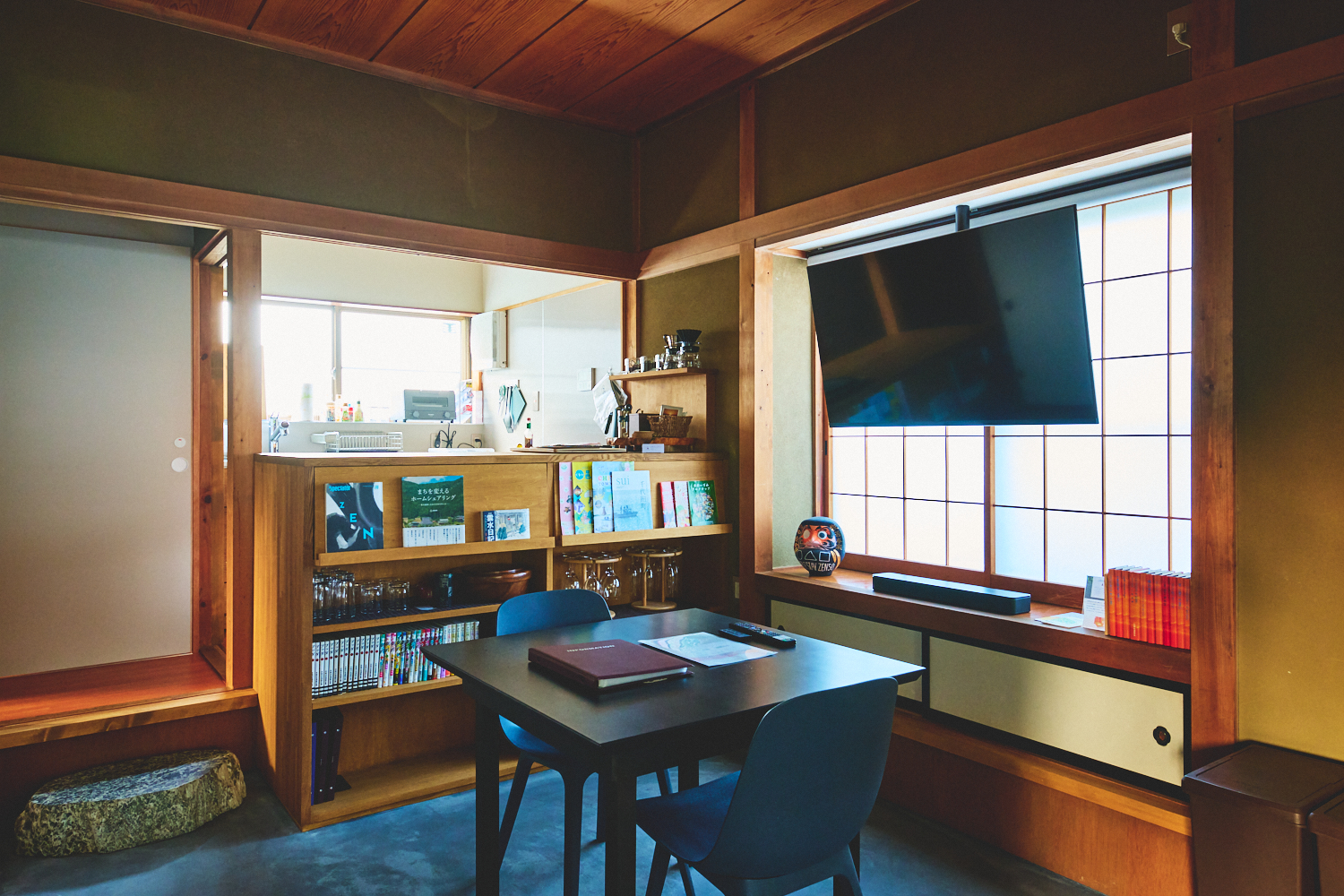 キッチンとダイニング