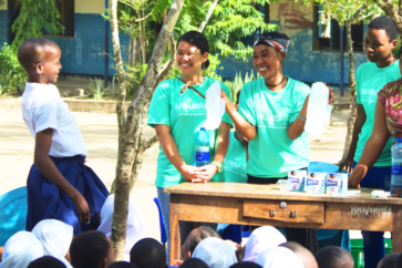 写真：「生理の貧困」解消のために。タンザニアのシングルマザーに雇用と教育を