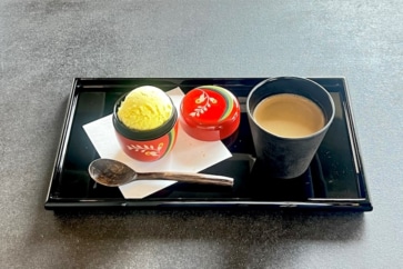 写真:那覇市の老舗漆器店が営むカフェで沖縄の伝統工芸「琉球漆器」に触れる