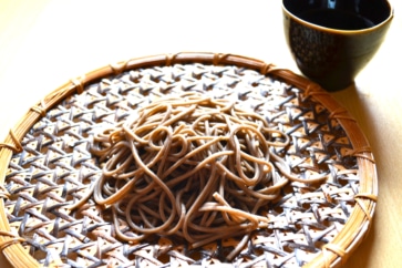 写真:山形河北町の麺グルメ「奴蕎麦」は乾麺なのにそば屋を超える香りとコシ