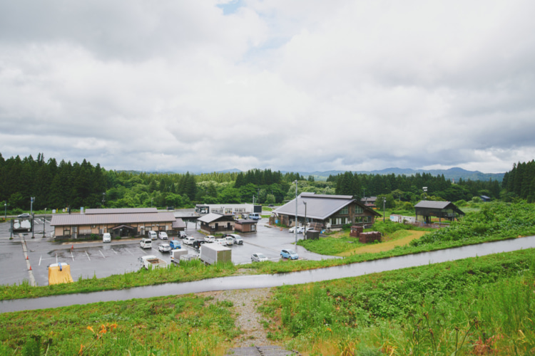 道の駅「白い森おぐに」の全景