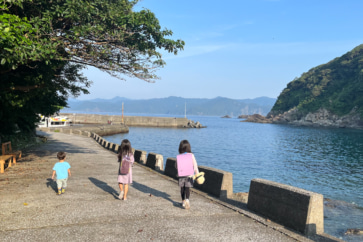 写真:島民11人の大分「深島」で手話の取り組み。耳の不自由な人にも楽しんでもらいたい