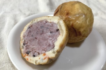 写真:石垣島の「おにぎりかまぼこ」かまぼこの中にご飯が入ってボリュームたっぷり