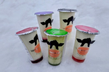 写真:天塩町名物、産後5日以内の乳でつくる「牛乳豆腐」から考案したスイーツ登場