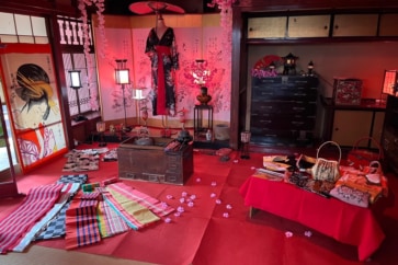 写真:滑川で「昭和レトロ祭り」開催。花魁体験ができるフォトスポットが人気